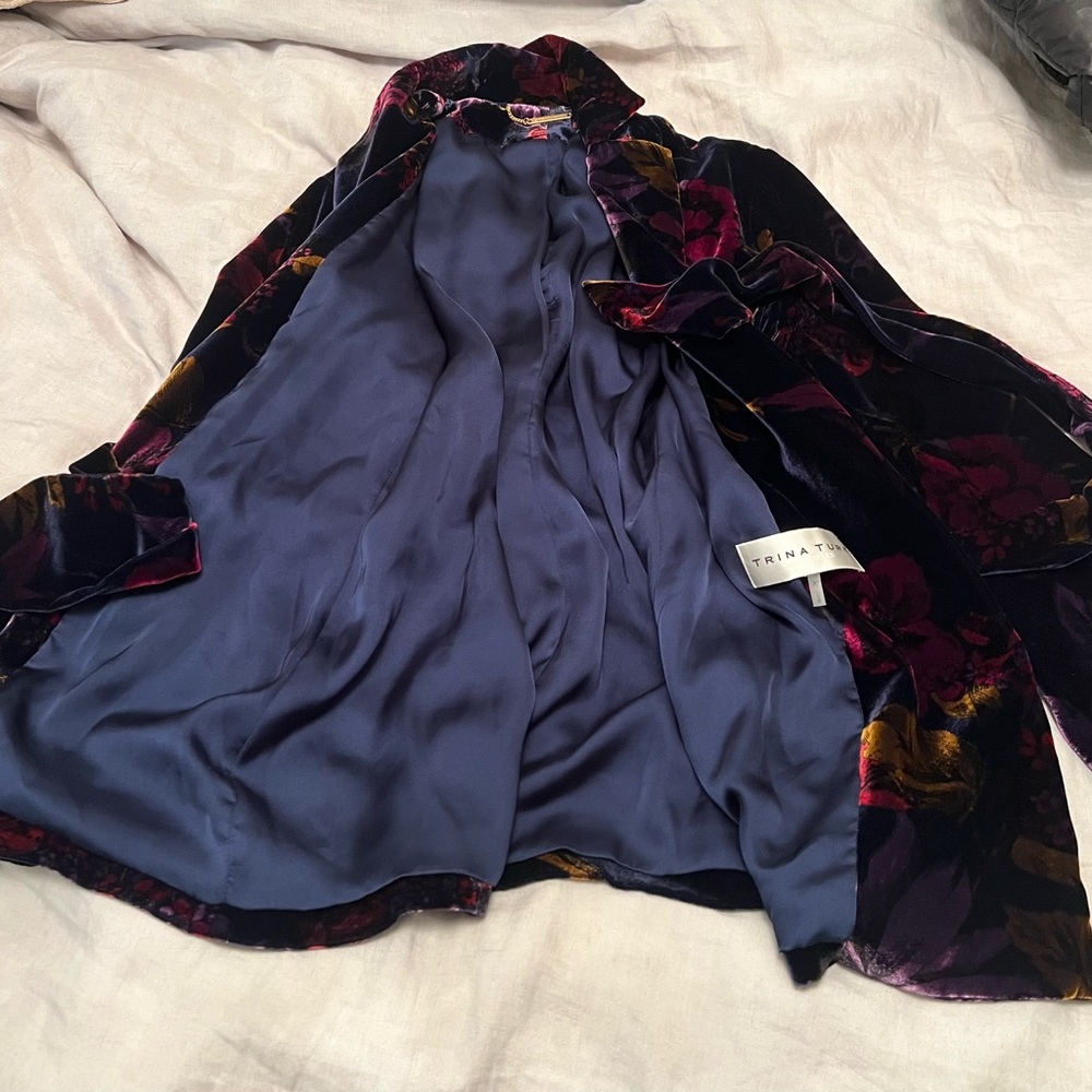 Trina Turk Velvet and Silk Smoking Jacket XS NWT - Picture 2 of 8